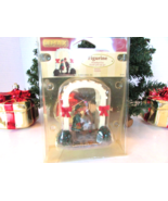 Lemax Village 52135 Mistletoe Kiss Figurine 2005 Retired L135 - €13,80 EUR