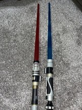 2 lightsabers Red One Doesn’t Light Up - $278.37 MXN