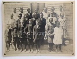 Vintage One Room Schoolhouse Class Photo Well Dressed Students Children - £15.83 GBP