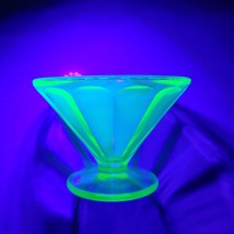 Vintage Green Glass Glow Depression Federal Uranium Optic Panel Sherbet ... - £7.00 GBP