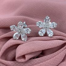 1.50Ct Floral Stud Lab Grown Pear Shaped Diamond Cluster Earrings 14K Wh... - $16,566.25 MXN