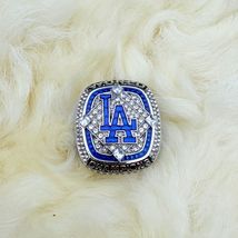 2024 Los Angeles Dodgers Ring &amp; Necklace Set with Display Box - $674.81 MXN