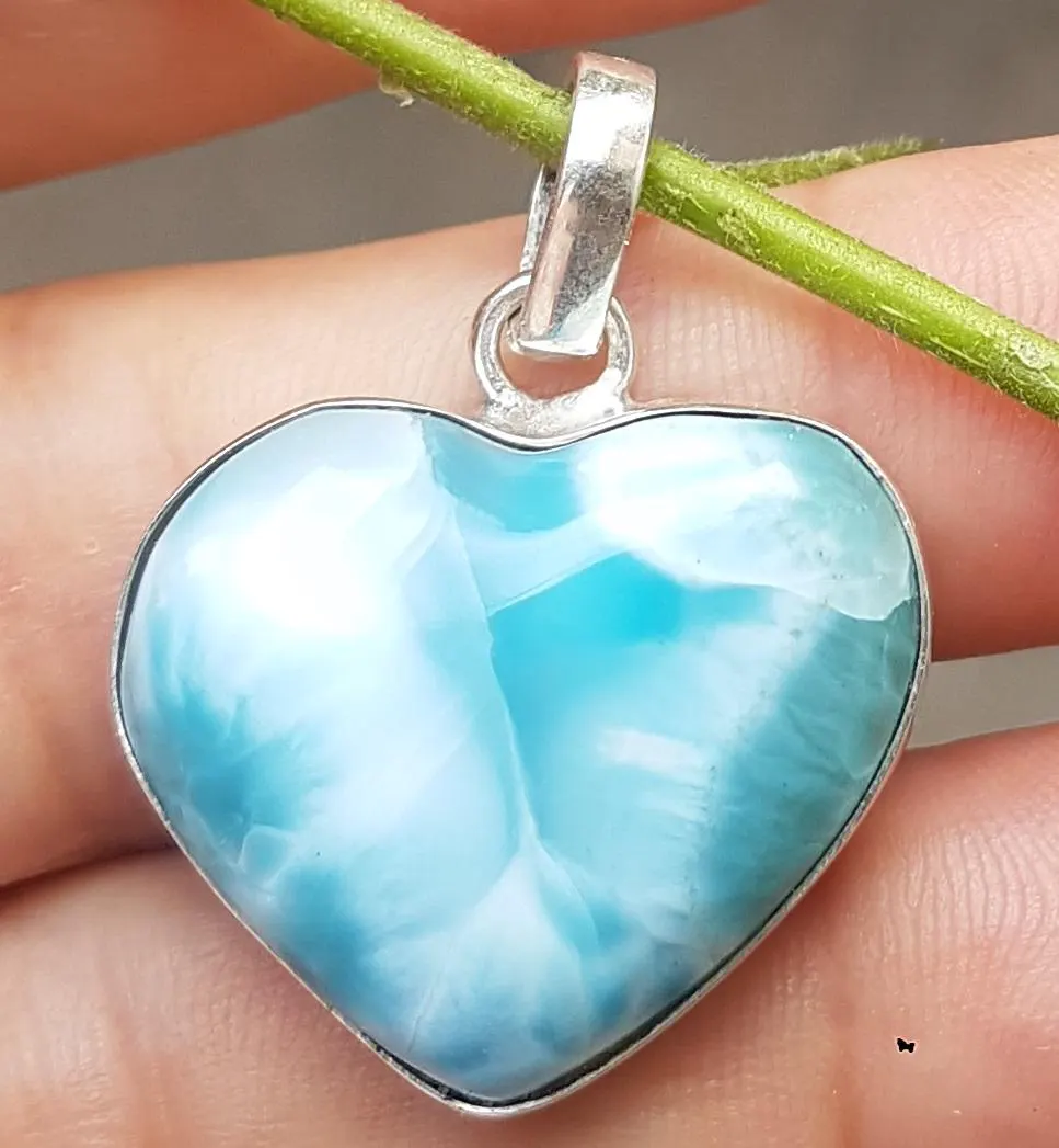BLUE LARIMAR handcarved Gemstone 925 sterling silver HEART pendant (larc-7) - €44,14 EUR BLUE LARIMAR handcarved Gemstone 925 sterling silver HEART pendant (larc-7) - €44,14 EUR