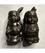 Vintage Metal American Indians Natives w/ Baby Salt Pepper &amp; Shakers 2.75” - €12,86 EUR