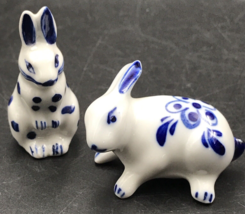 Lot of 2 VTG Delft Blue &amp; White Porcelain Bunny Rabbits Small Figurines - £7.56 GBP