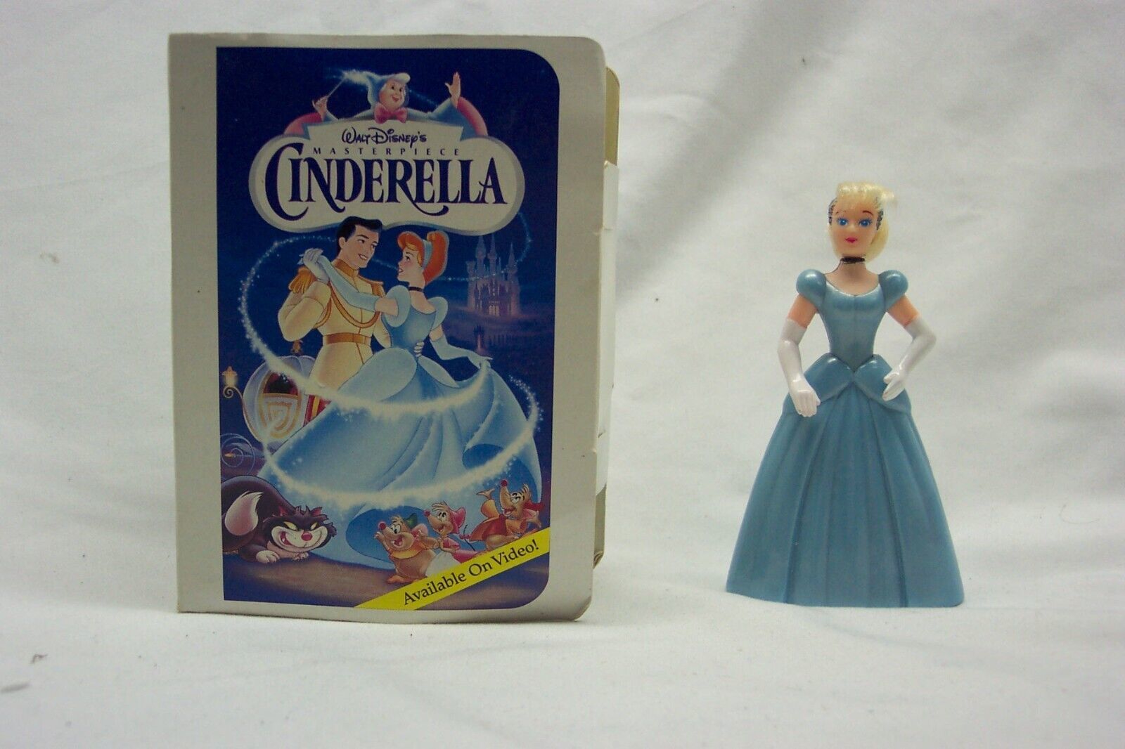 Vintage 1995 McDonald's Walt Disney CINDERELLA 4" ACTION FIGURE TOY NEW - $14.85