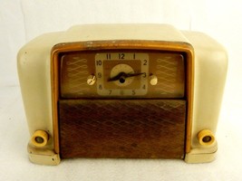 Silvertone Vintage Tube Radio, Model 8010, Untested, Parts or Repair Onl... - $48.95