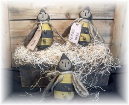 Primitive Grungy Summer Honey Bees Tucks Ornies Fillers - £25.82 GBP