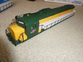 Weaver O Scale Chicago NW 6701 Diesel Locomotive Body with Trim 17&quot; Long - £46.69 GBP