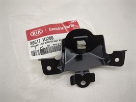 New OEM Rear Bumper Mount Bracket 2011-2013 Kia Sorento SX LH 86617-1U200 - £29.51 GBP