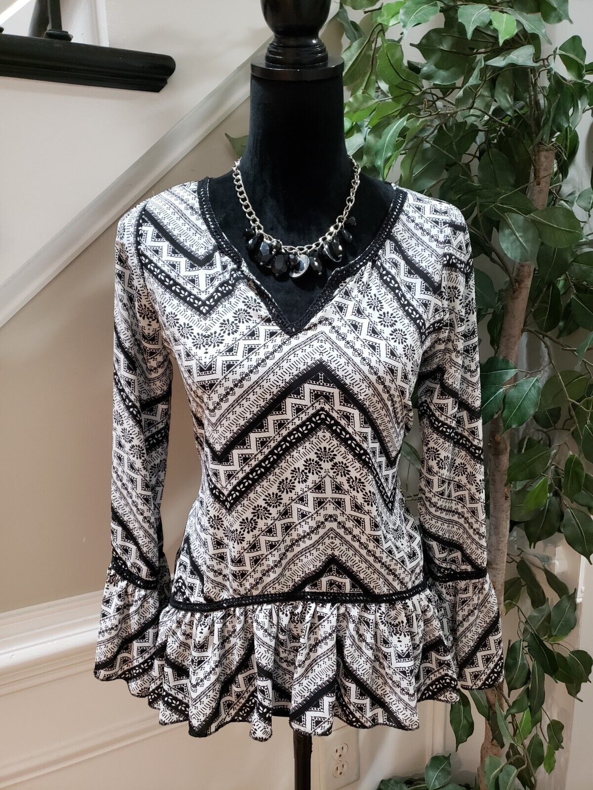 About A Girl Women's White Black Aztec Print Ruffle Long Sleeve Top Blouse Small Item image 13