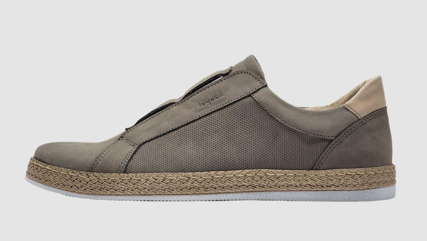Kcr Group Women&#39;s Lifestyle Slip-On Leather Sneakers Size 11 - $51.48