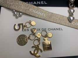 Set of 4 CHANEL Beauty VIP Gift 2023 Holiday Gold Charm Pendant Genuine New Rare - £42.76 GBP
