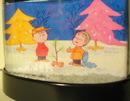 CHARLIE BROWN SNOW GLOBE LINUS CHRISTMAS TREE PEANUTS CBS TV SPECIAL LIT... - $24.50