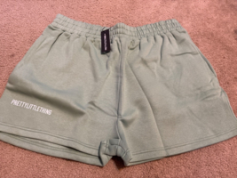 Pretty Little Thing Women&#39;s Size 18 Sage Green Fleece Pocketed Sweat Shorts NWT - £14.31 GBP