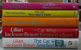 Lilian Jackson Braun Hardcover Cat Who Smelled Robbed Wasn&#39;t There Bananas X5 - £19.83 GBP