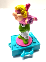 McDonald&#39;s Muppet Miss Piggy &amp; Kermit Spinning on Record Player Figure - $92.26 MXN