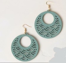 Plunder Earrings (New) Seafoam Blue Circle Wood Shapes - 3.25&quot; Drp - (PP001) - £12.76 GBP