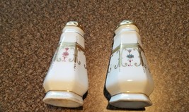 Vintage ~ Ceramic ~ 3.5&quot; Tall ~ Salt &amp; Pepper Shakers ~ Gold Trim~Floral... - €30,15 EUR