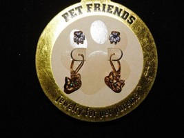 New Pet Friends 2 Pair of Earrings Goldtone Cat Face&amp;Silvertone Paw Print - £4.82 GBP