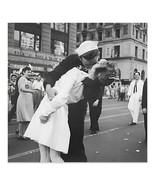 HISTORIX Vintage 1945 VJ Day Times Square Kiss Photo Print Wall Art Poster - £15.72 GBP+