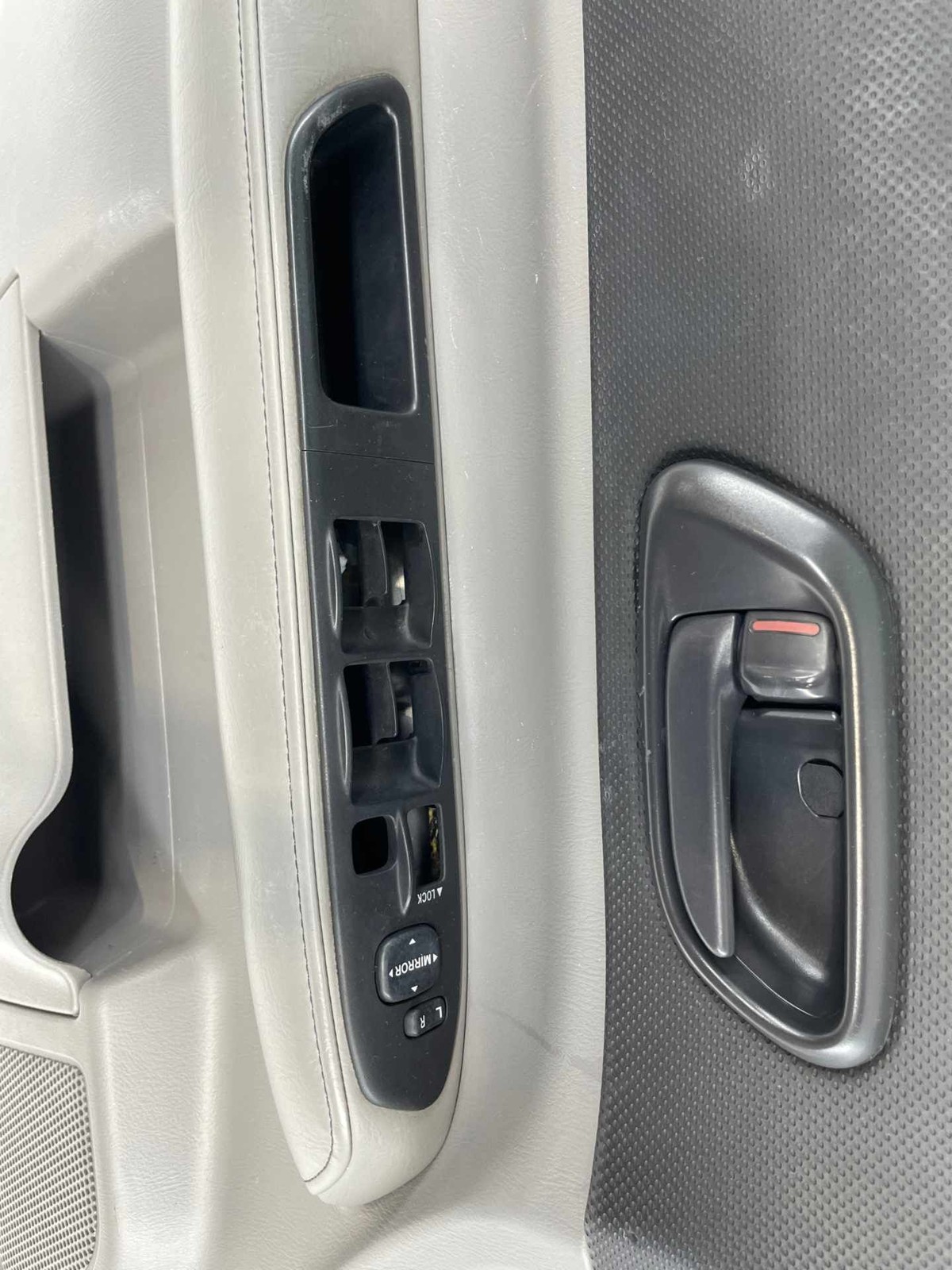 2006-2008 Subaru Forester LH Driver Front Door Assembly W/ Glass & Panel Scratch Item image 15