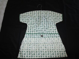 Vtg. Unused Green Cotton Floral Clothespin Bag On Wooden Hanger - 17&quot; X 19&quot; Long - £11.78 GBP