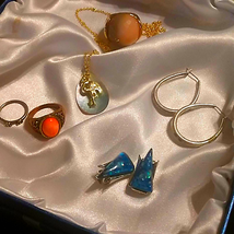 Beautiful Vintage jewelry lot - £27.26 GBP