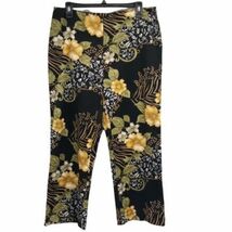 CHRISTY GIRL SIZE 12 MID RISE FLORAL CAPRI PANTS - $16.00