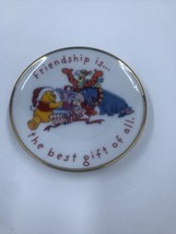 Hallmark &quot;Gift of Friendship&quot; Winnie the Pooh Plate/  Ornament 1997 - £3.83 GBP