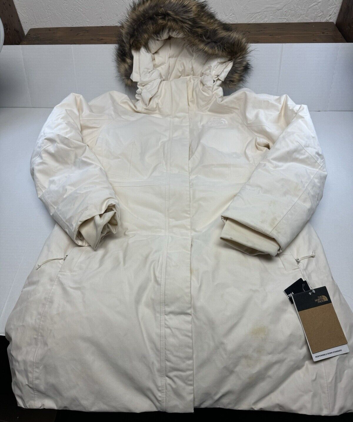 THE NORTH FACE Women’s Jump Down Parka, Gardenia White, Large (Needs Cle... - $194.00