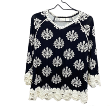 Chico&#39;s Women&#39;s Medallion Print 3/4 Sleeve Knit Lace Trim Top Sz 0/S/4 Black - £16.93 GBP