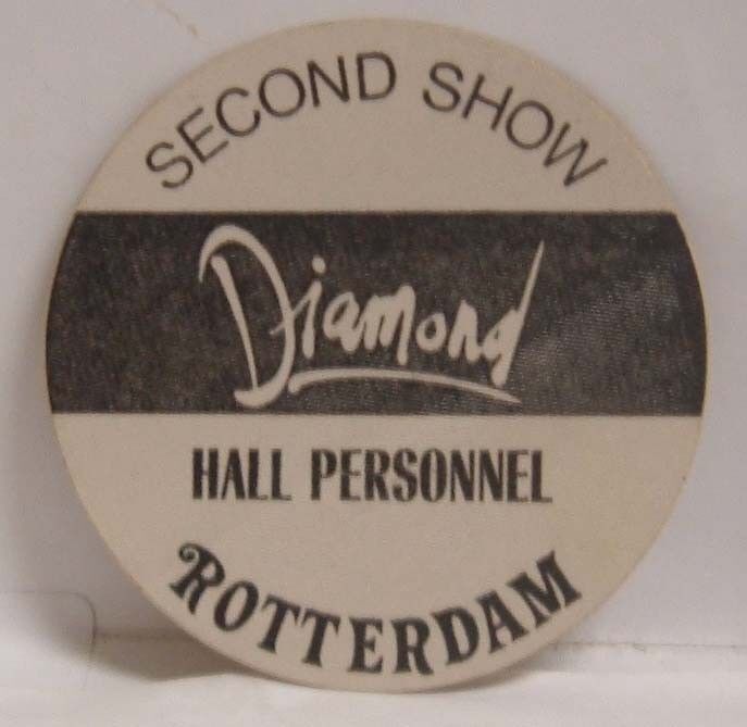 NEIL DIAMOND - OLD VINTAGE ORIGINAL CONCERT TOUR CLOTH BACKSTAGE PASS - $10.00