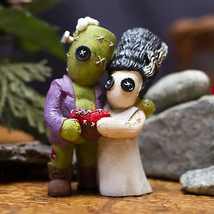 Frankenstein &amp; Bride of Frankenstein Pinheads Immortal Love Resin Voodoo Statue - £18.75 GBP