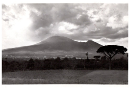 Vesuvio vista dalla Villa dei Misteri Pompeii Italy Black And White Postcard - £6.95 GBP