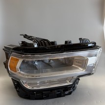 Genuine Mopar Headlamp Right 68360180AD - $10,319.71 MXN