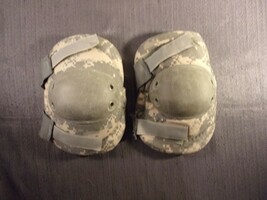 USGI U.S. MILITARY U.S. ARMY ACU CAMOUFLAGE TACTICAL ELBOW PADS EC 179 - $324.15 MXN