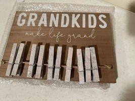 Grandkids Sign with Clips - Make life grand image 3