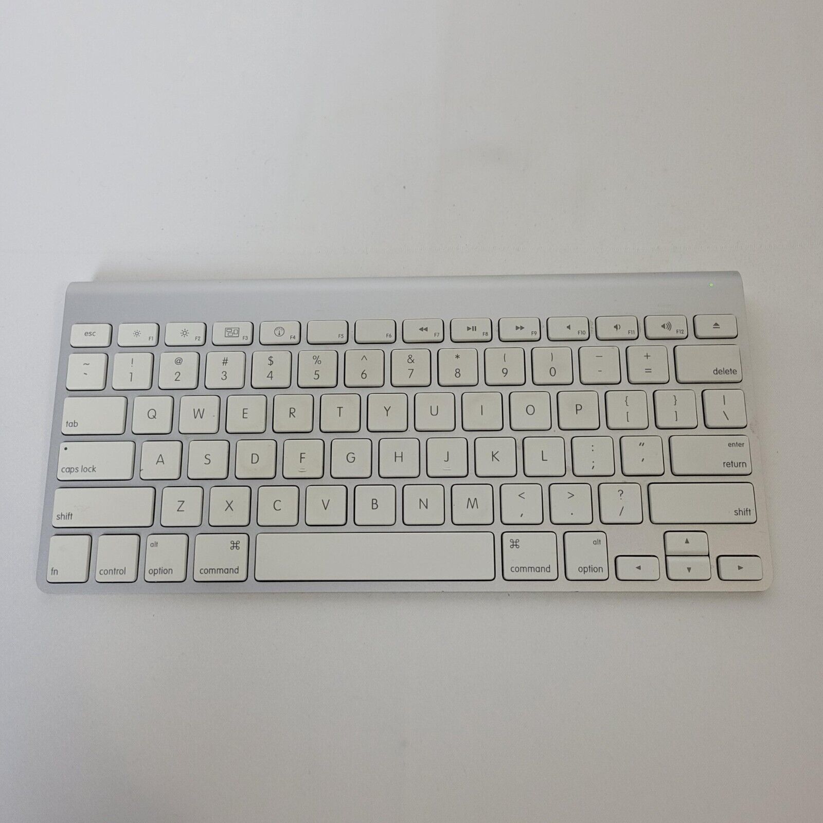 Genuine Apple A1314 Magic Wireless Keyboard Slim Bluetooth Tested Clean