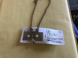 VINTAGE GOLD WHITE PEARL EARRINGS AND NECKLACE W/ BOX NICE GOLD TONE In ... - $32.18 CAD