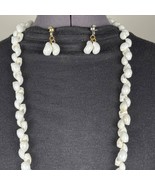 Vintage Seashell Boho Beachy Necklace &amp; Screw-Back Earrings - $332.16 MXN