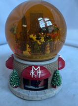 Macy&#39;s Thanksgiving Day Parade Musical Snow Globe Twin Towers 2000 WORKS CLEAN - £70.35 GBP