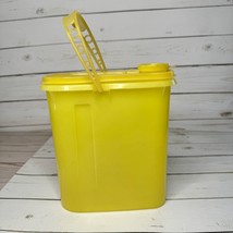 Vintage Tupperware Yellow Pitcher Juice Container Jug Lid &amp; Handle 2 Quart - $18.80