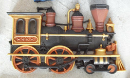 Unique 1985 Homco Plastic Locomotive Wall Hanging 6&quot; Tall - £17.03 GBP