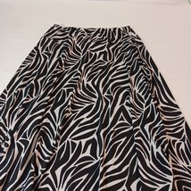 Cato RN#37080 Women's Black & White High-Low Skirt Size 14/16W image 6