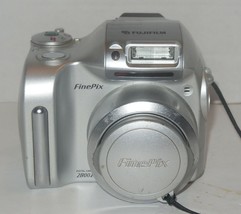 Fujifilm FinePix 2800 2MP Digital Camera w/ 6x Optical Zoom - £37.75 GBP