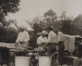 Henry Ford and Harvey Firestone peeling potatoes in camp 1921 Photo Print - £7.10 GBP+