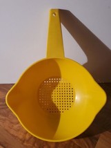 Vintage Tupperware #1200-8 Small Yellow 1 Quart Strainer Colander w/ Handle - $14.84