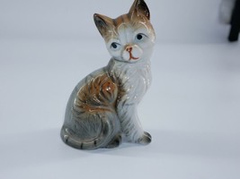 Vintage Ceramic Brown &amp; White Cat Figurine 4 3/4&quot; - £8.03 GBP