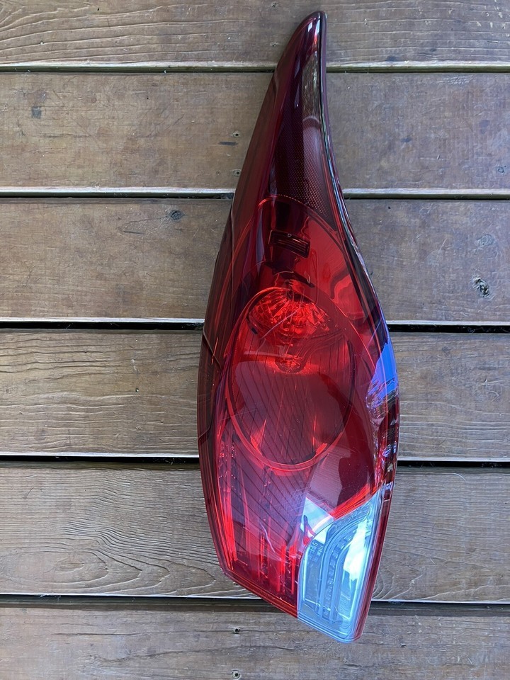 2012 Hyundai Elantra Right Passenger Side Tail Light OEM Sedan 12 - $89.09